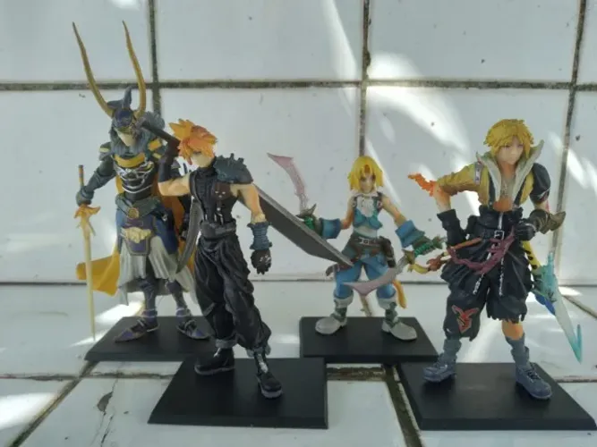 Bonecos Final Fantasy Dissidia Trading Arts
