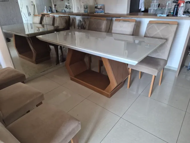 Mesa 6 lugares tampo de vidro e madeira - Cordeiro