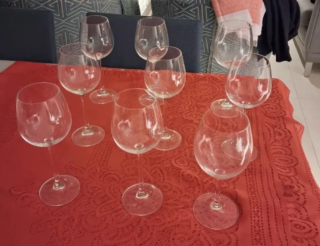 9 taças de vinho tinto 