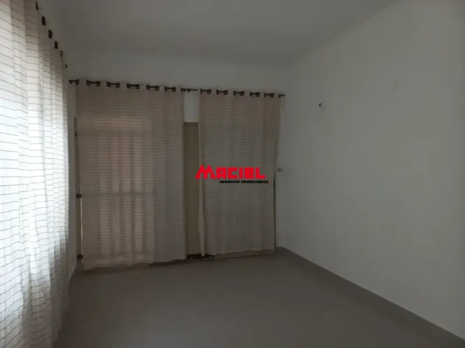 ótimo para comercio. são 3 casas 2 locadas ;proximo ao calçadão