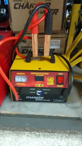 Carregador de Baterias Charger 100 Power Analógico V8 10A 220V