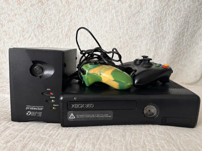 Xbox 360 Completo Desbloqueado LT 3/ 2 controles / Estabilizador