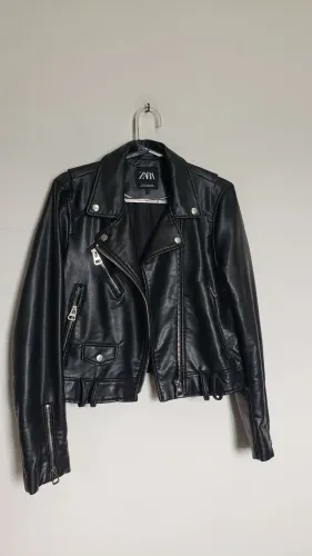 JAQUETA ZARA BIKER PRETA 