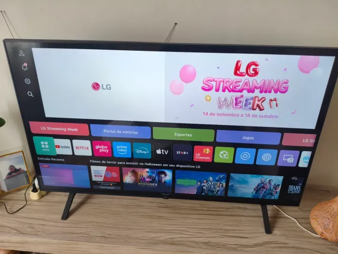 Smart TV LG 50 4K UHD - Perfeita, com Controle Remoto
