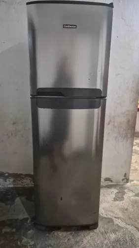 Vende-se geladeira funcionando perfeitamente faço entrega, aceita cartão 