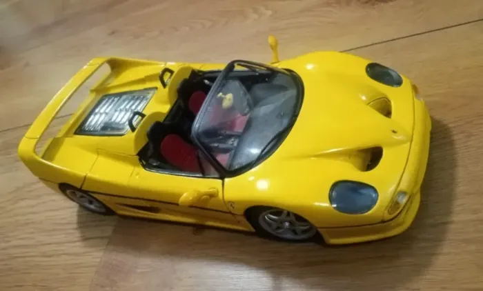Ferrari F50 Maisto 1/18 Amarela (detalhes Pintura Ler Anuncio)
