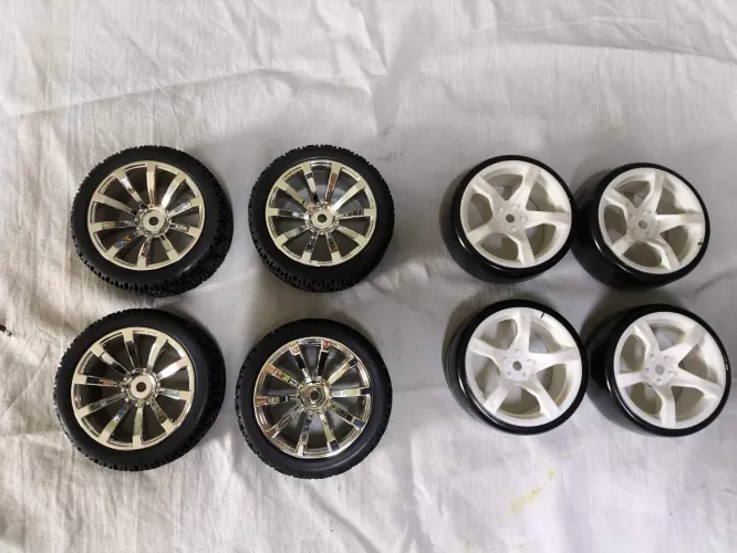 2 jogos de rodas 1/10 automodelo Rc novos 