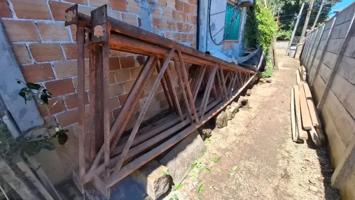 Tesouras 8 peças de 6 metros cada.