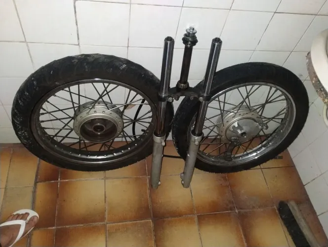 Rodas start 160 é suspensão dianteira completa