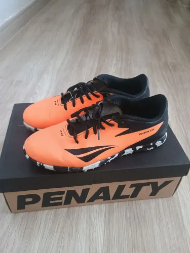 Chuteira society Penalty 36
