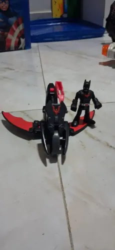 Batman do Futuro e Batmoto da linha Imaginext