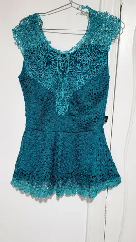 Blusa p verde com aplicações