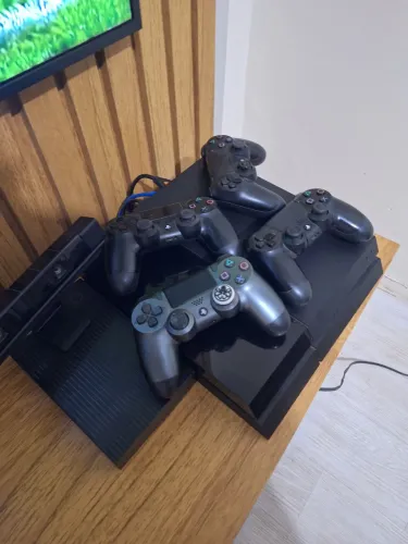 Ps4 desbloqueado 4 controles e hd 4tb