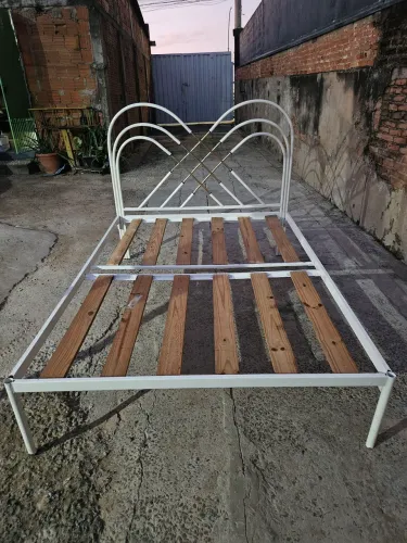 Cama tubular com colchão
