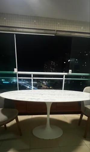 Mesa Saarinen Oval Mármore Carrara 1.80m