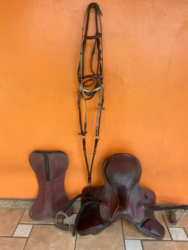 Sela Hipismo ArtHose com manta, e tudo que se encontra na foto 