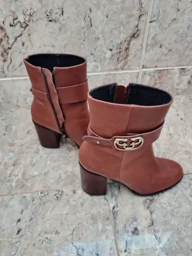 Vendo bota Capodarte número 35.