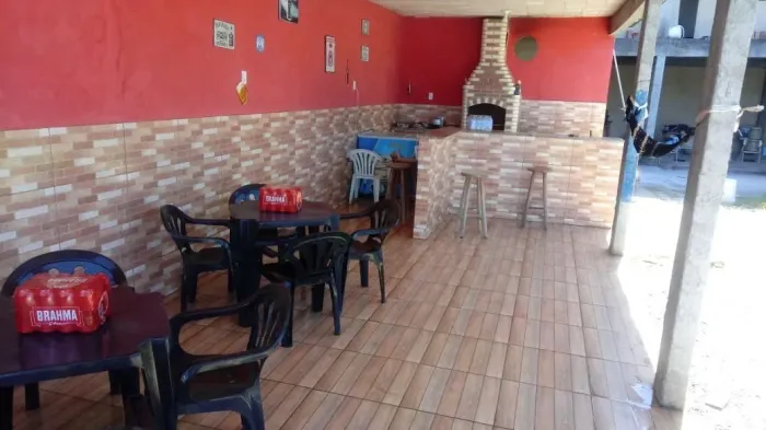 VENDE-SE IMÓVEL COM PISCINA E TERRENO AMPLO - R$ 240.000 À VISTA