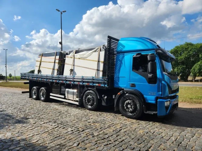 Iveco tector 24e300 bitruk 2021 azul metálico top coisa linda....