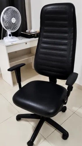 Cadeira Presidente Semi Nova