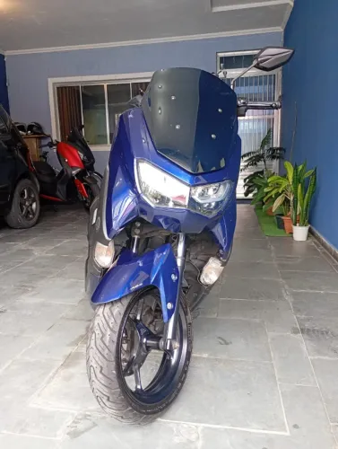 Nmax-160 2020/2021 azul com ABS e chave presencial. 