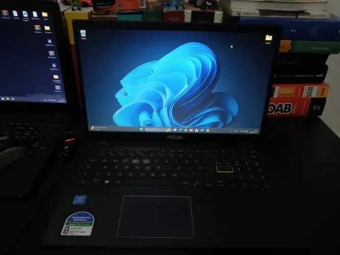 ASUS Vivobook E510 - usado
