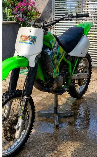 Kawasaki de trilha