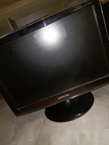 Monitor Samsung LCD 19 popegadas
