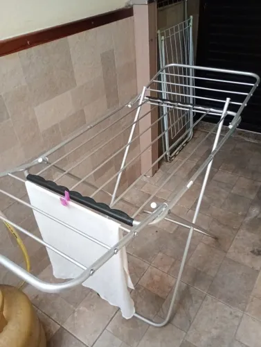 Secador de roupa de chão