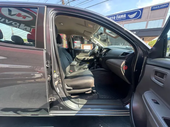 Mitsubishi L200 Triton Outdoor 2.4 Flex 16V CD Mec. 2024