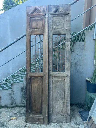 Porta colonial de madeira maciça antiga