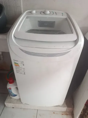 Máquina de lavar bem conservada