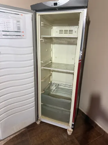 Vendo freezer vertical Brastemp