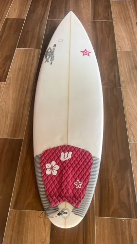 Prancha de Surf 5'11 Muito Nova