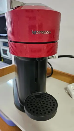 Cafeteira vertuo next vermelho  cereja 220v