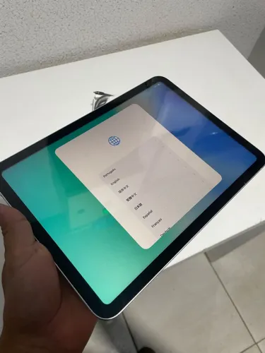 iPad Apple 10th generation A2696