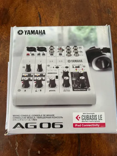 Mesa De Som E Interface De Áudio Yamaha Ag06 Usb 6 Canais Cor Branco
