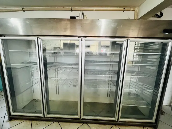 Geladeira de bebidas 4P