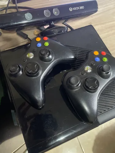 Xbox 360 completo desbloqueado com + de 100 jogos no HD e 6 mídia física + 1 jogo de ps4