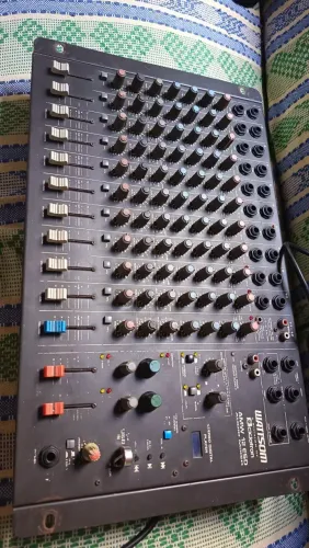 Vindo essa mesa de áudio com efeito