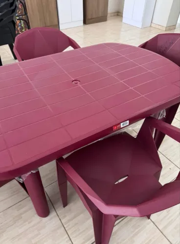 MESA OVAL GRANDE COM CADEIRAS 3D