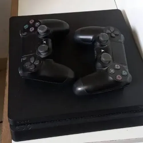 Ps4 semi-novo 2 controles