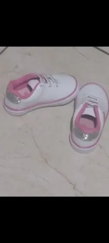 Vendo um sapatinho de menina número 21 cor rosa ir branco