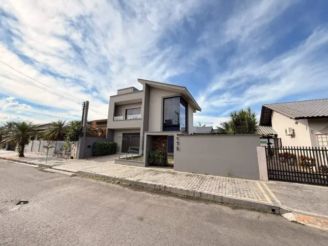 Casa à venda em Amizade, Jaraguá do Sul (Frente)  4 quartos, 182 m² de área interna