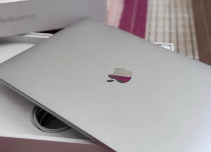 MacBook Pro 13 2019 i5 - Excelente Estado, Completo na Caixa
