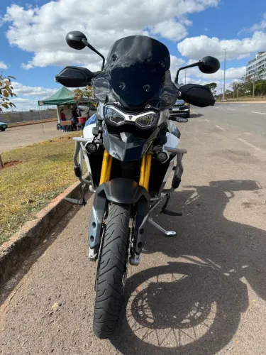 Triumph Tiger 900 Rally Pro 2022 Completa Com 3 Baús Originais e Diversos Acessórios
