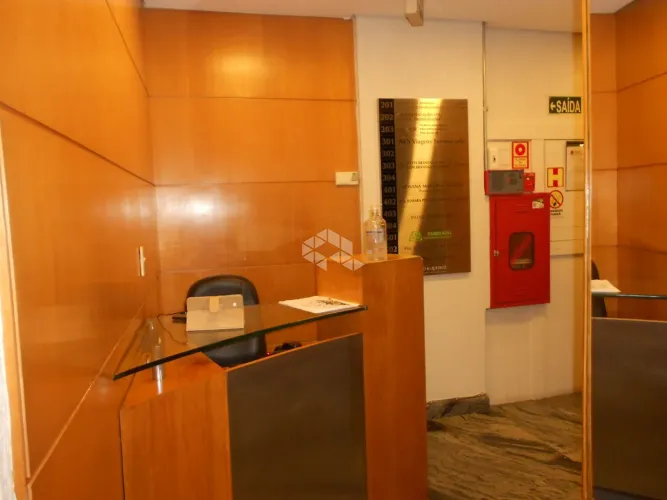 Sala comercial em prédio com elevador no bairro Auxiliadora