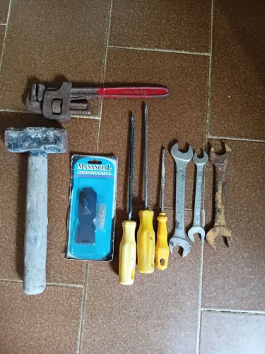 Galera, tô vendendo esse kit de ferramentas usadas por 50 reais.