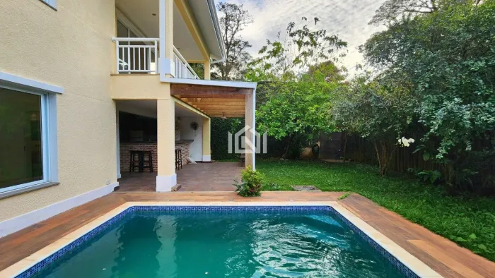 Casa à venda no condomínio Raízes Granja Viana