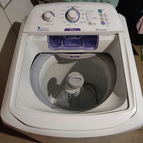 Máquina de lavar roupas Eletrolux 10,5